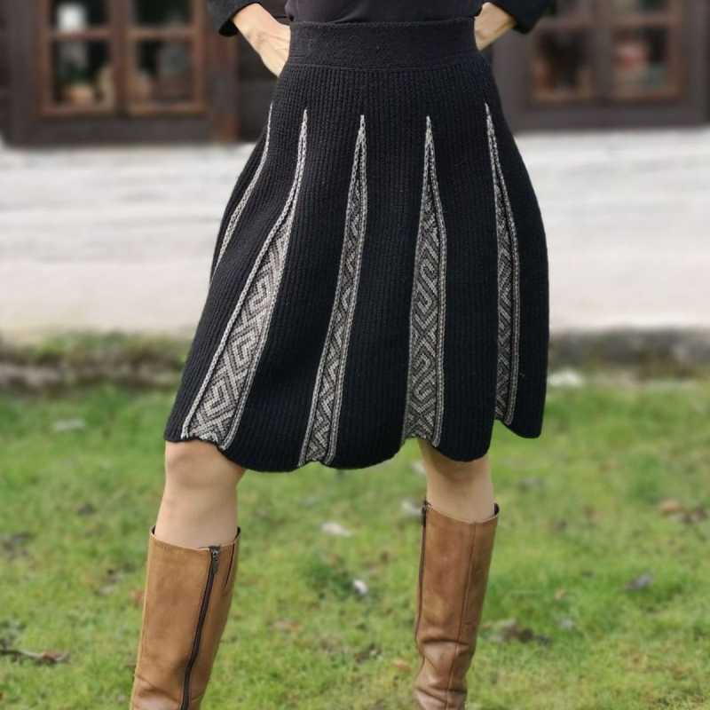 Sukňa Strážov 11klin veľ. S (36-38) - vlnená pletená sukňa inšpirovaná čičmanským krojom
