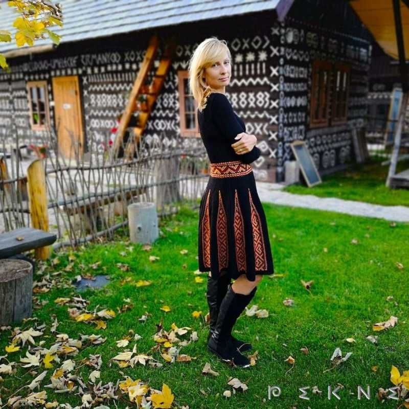 Sukňa Strážov 11klin+pás veľ. S (36-38)