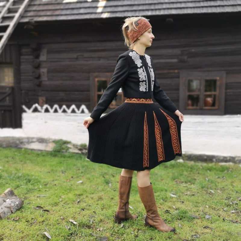 Sukňa Strážov 6klin+pás veľ. S (36-38)